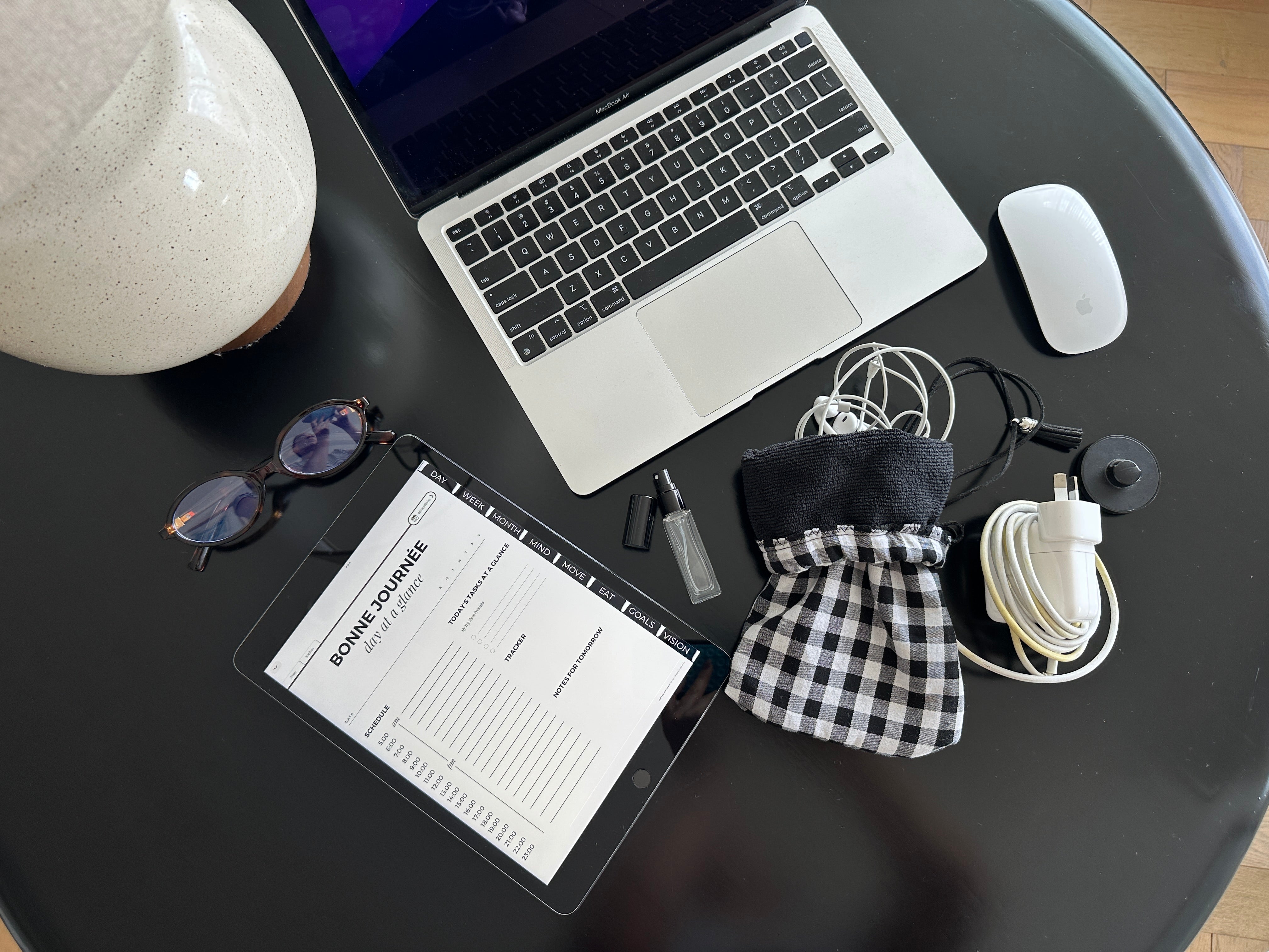 LA HOUSSE Tech & Screen Cleaning Carry-all Pouch