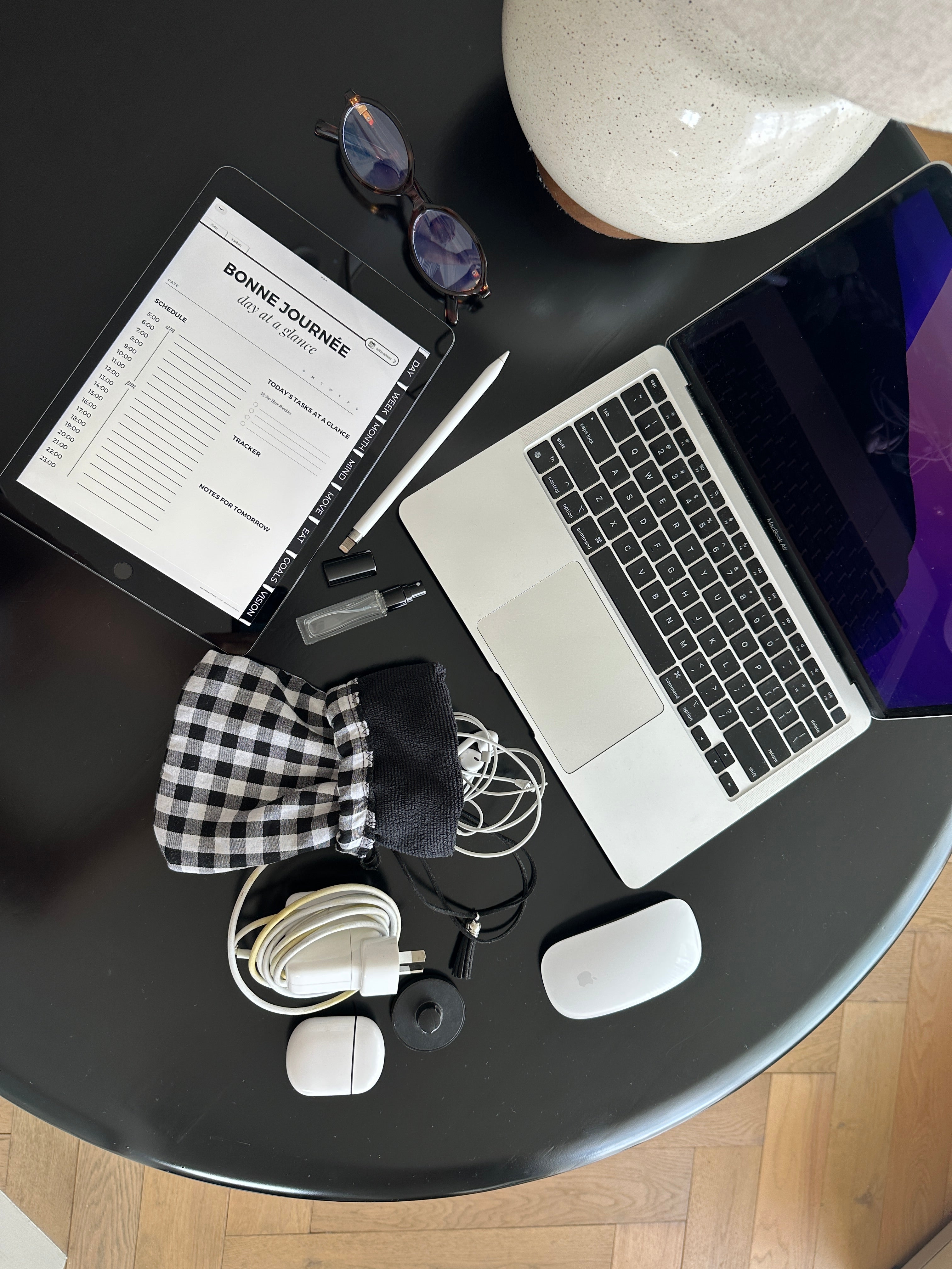 LA HOUSSE Tech & Screen Cleaning Carry-all Pouch