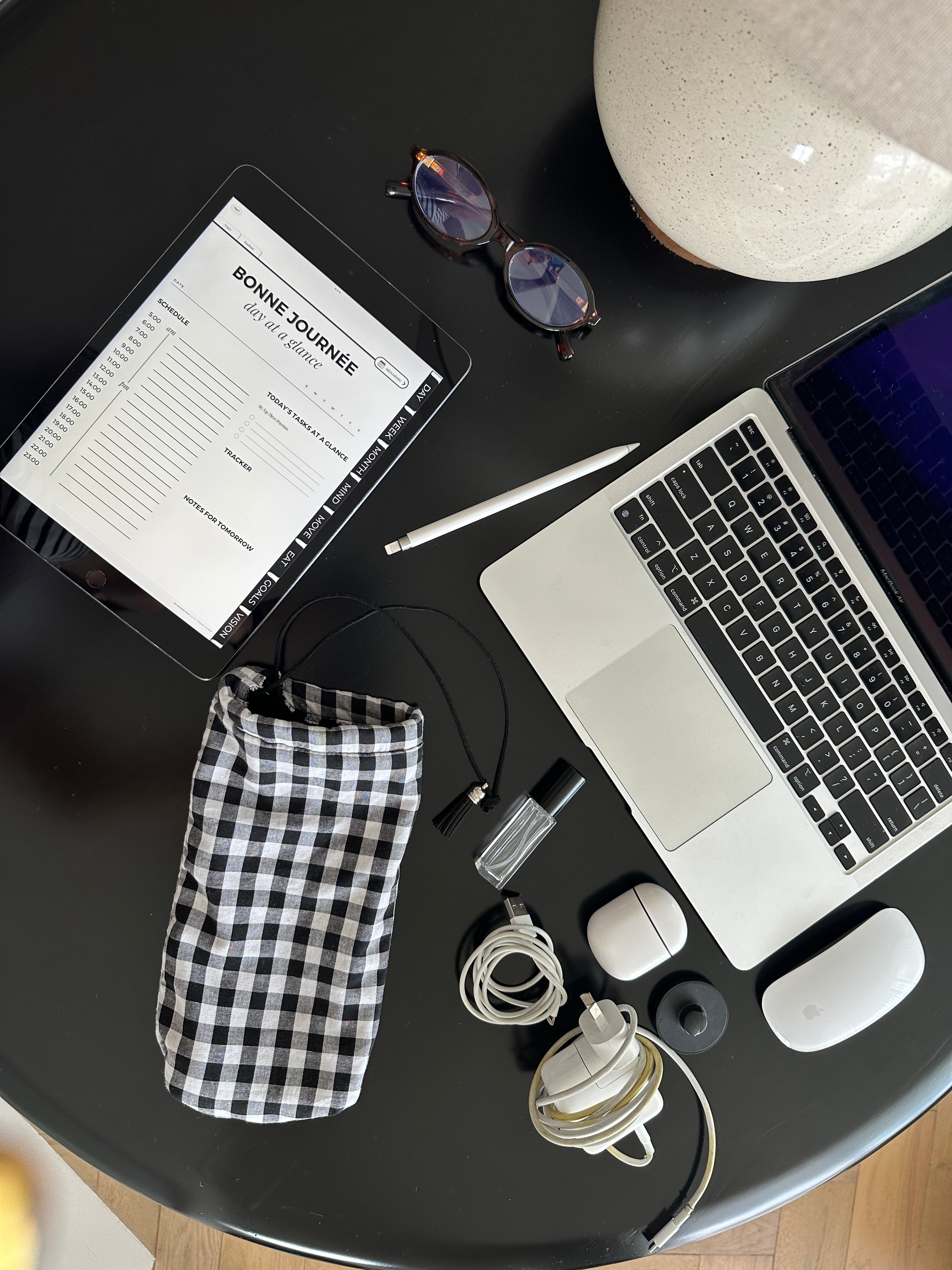 LA HOUSSE Tech & Screen Cleaning Carry-all Pouch